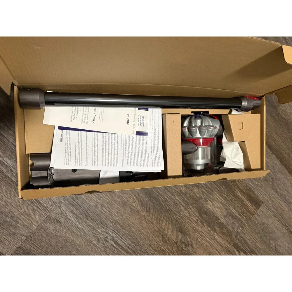 Dyson V8 Plus Cordless Vacuum Silver/Nickel NIB NEW